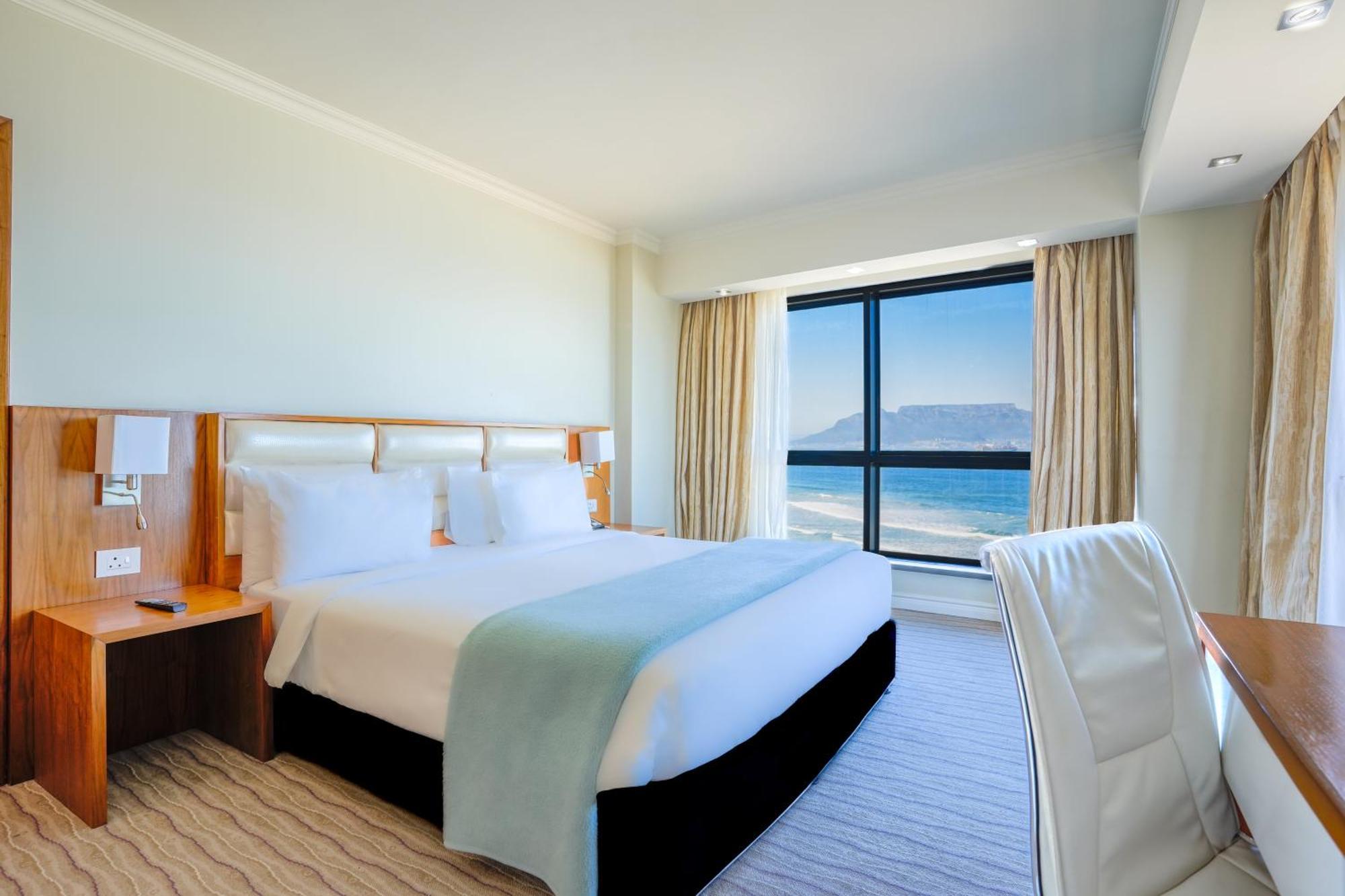 Blaauwberg Beach Hotel Bloubergstrand Bagian luar foto