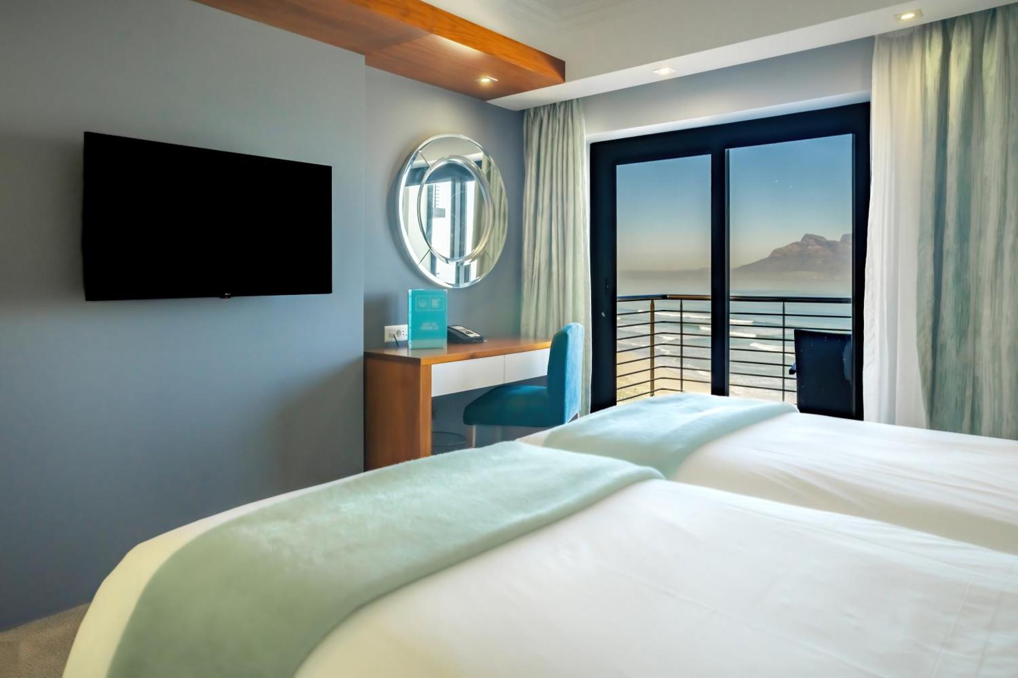 Blaauwberg Beach Hotel Bloubergstrand Bagian luar foto