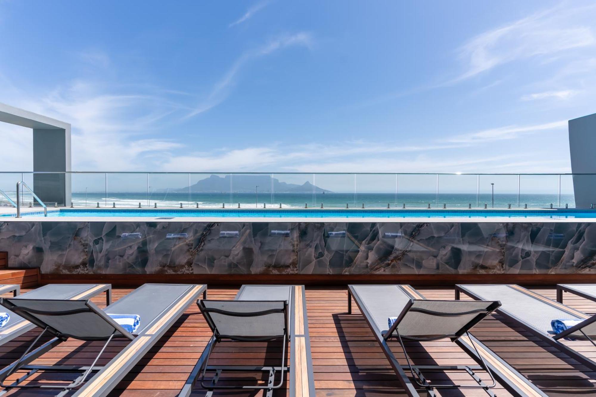 Blaauwberg Beach Hotel Bloubergstrand Bagian luar foto